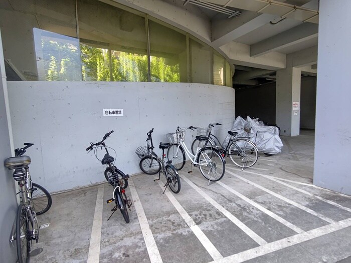 物件外観写真4　(駐輪場)