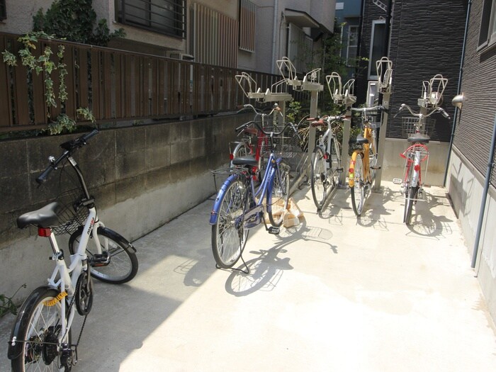 物件外観写真5　(駐輪場)