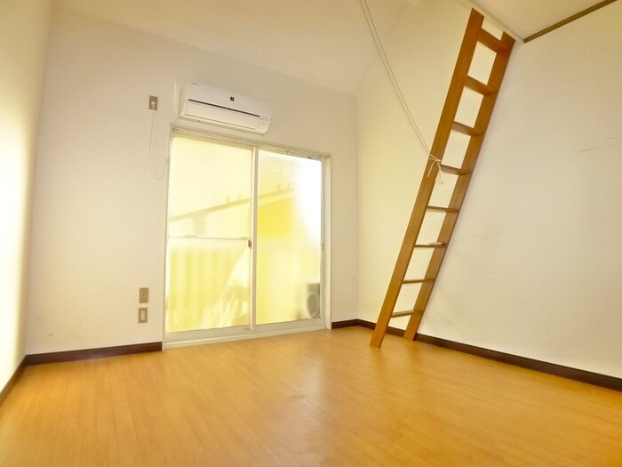 物件内観写真8　(室内からの展望)