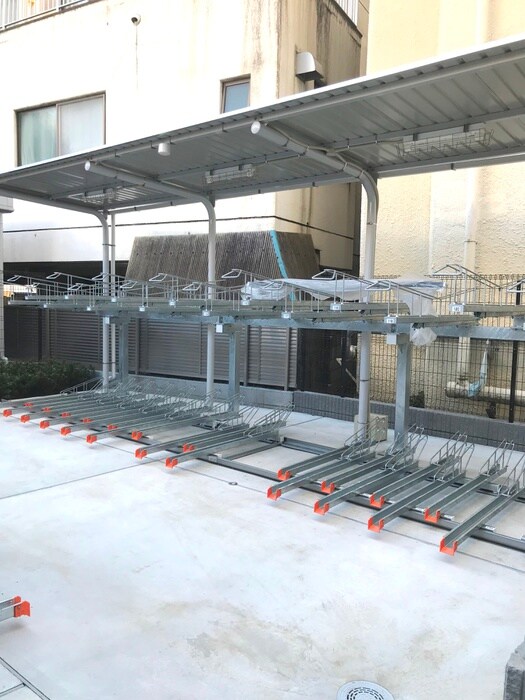 物件外観写真5　(駐輪場)