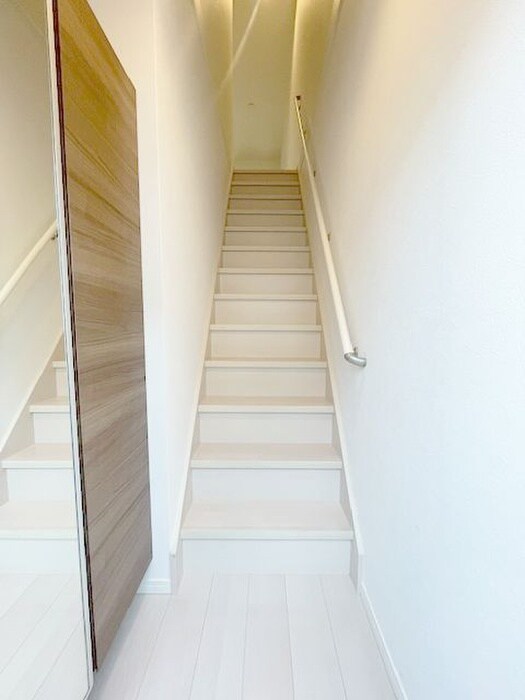 物件内観写真5　(玄関)