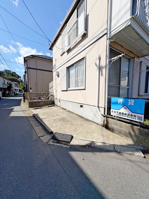 物件外観写真4　(駐車場)