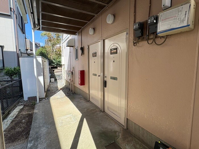 物件外観写真5　(エントランス部分)