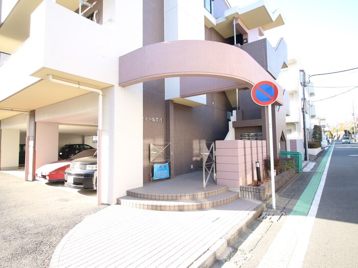 物件外観写真2　(エントランス部分)