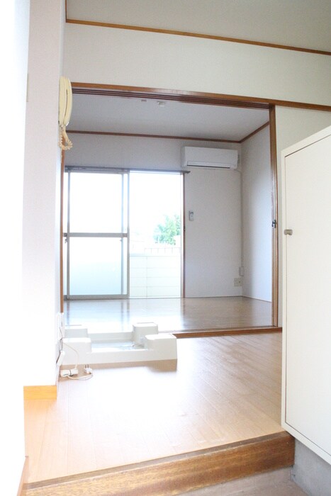 物件内観写真10　(玄関)