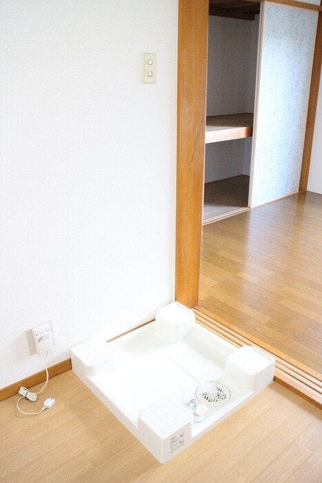 物件内観写真13　(洗濯機置場)