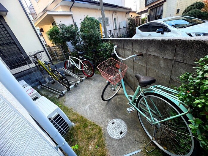 物件外観写真4　(駐輪場)