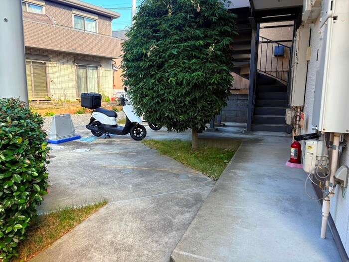 物件外観写真6　(エントランス部分)