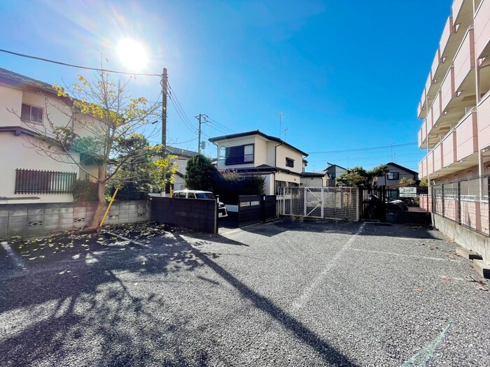 物件外観写真4　(駐車場)