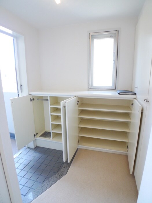 物件内観写真14　(玄関)