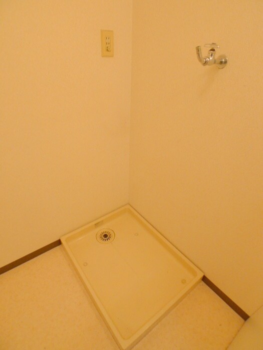 物件内観写真14　(洗濯機置場)