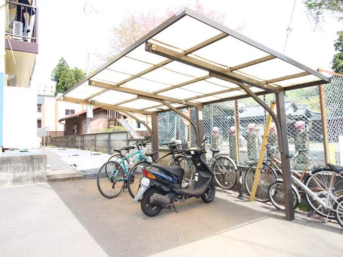 物件外観写真2　(駐輪場)