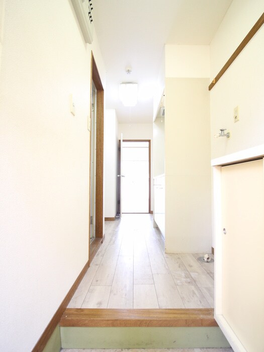 物件内観写真10　(玄関)