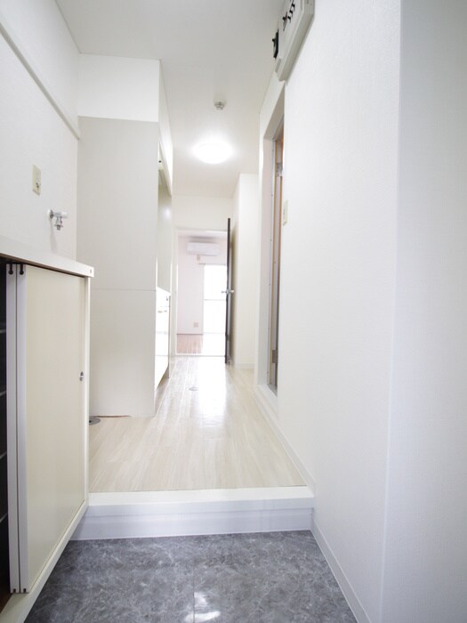 物件内観写真10　(玄関)