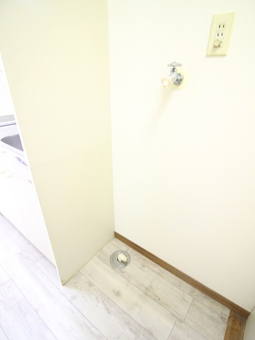 物件内観写真14　(洗濯機置場)