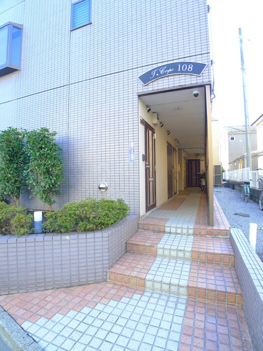 物件外観写真3　(エントランス部分)