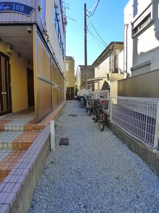 物件外観写真4　(駐輪場)