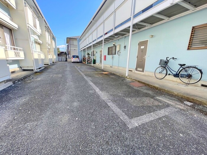 物件外観写真3　(駐車場)