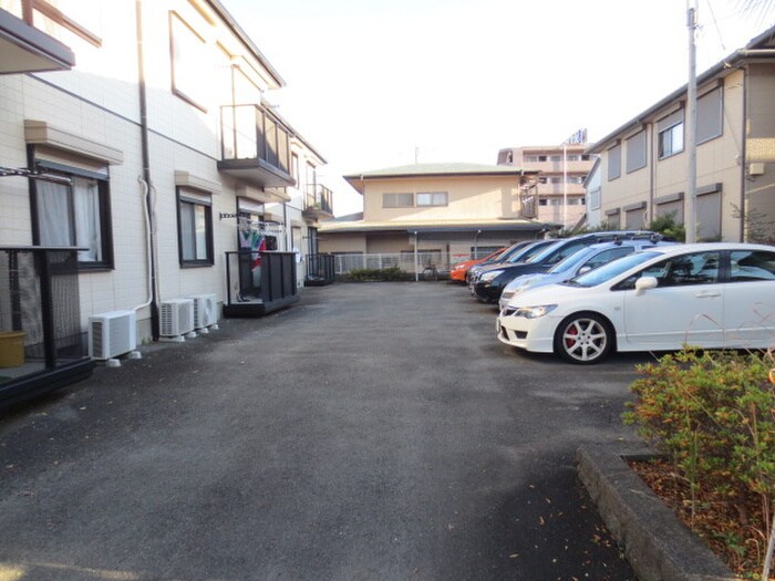 物件外観写真4　(駐車場)