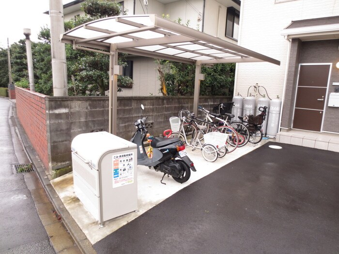 物件外観写真2　(駐輪場)