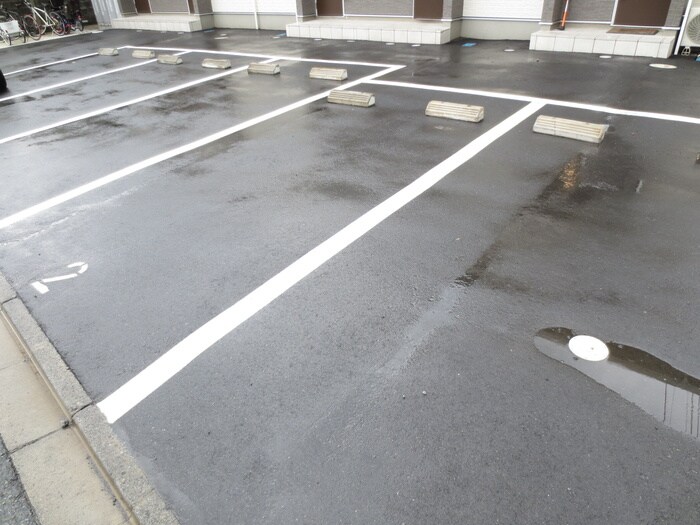 物件外観写真3　(駐車場)