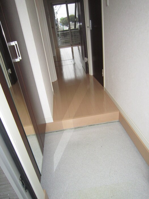 物件内観写真11　(玄関)