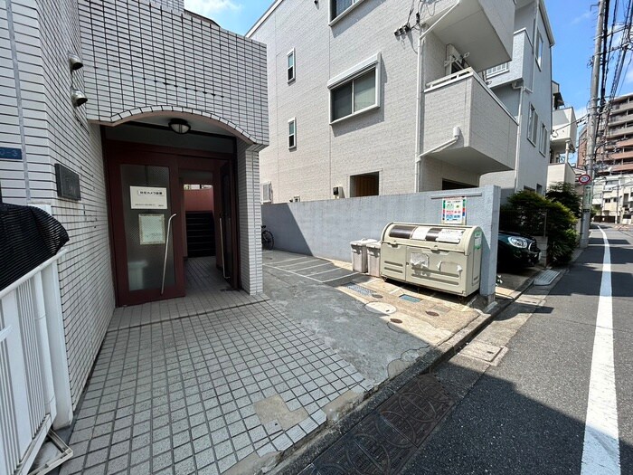 物件外観写真2　(エントランス部分)