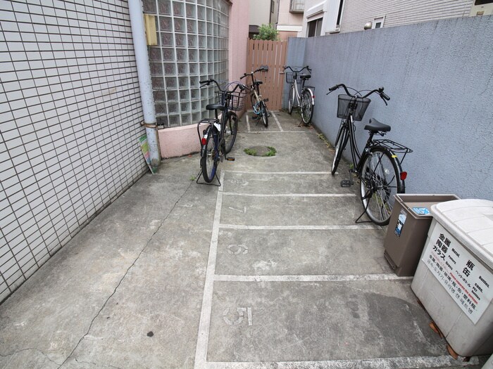 物件外観写真3　(駐輪場)
