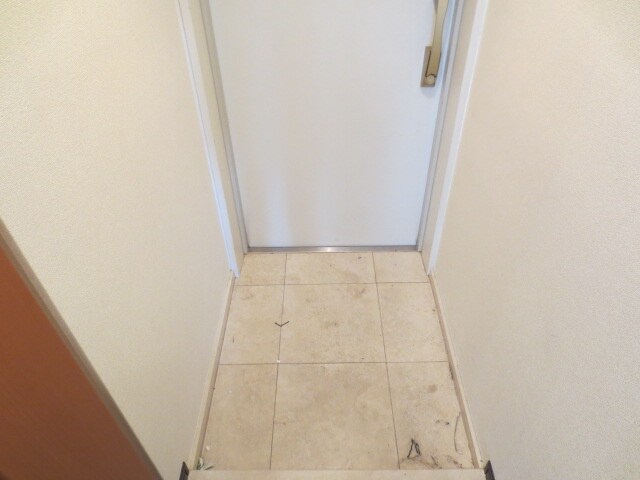 物件内観写真16　(玄関)