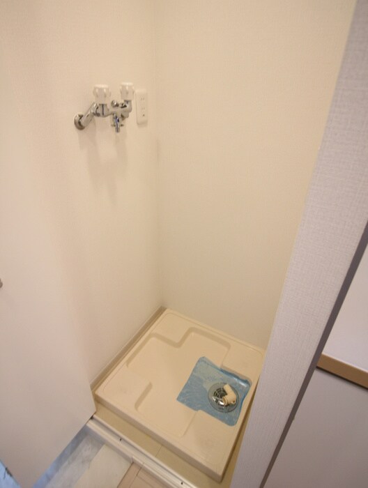 物件内観写真8　(洗濯機置場)