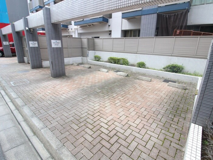 物件外観写真4　(駐車場)