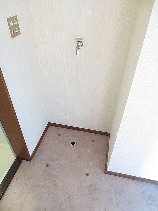 物件内観写真16　(洗濯機置場)