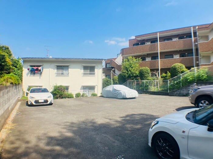 物件外観写真2　(駐車場)