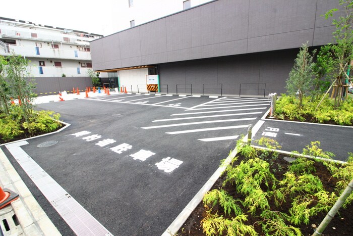 物件外観写真4　(駐車場)