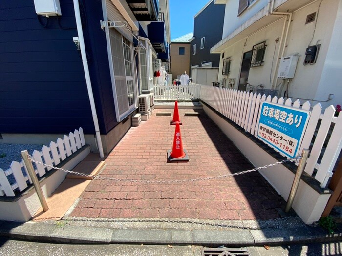 物件外観写真6　(駐車場)