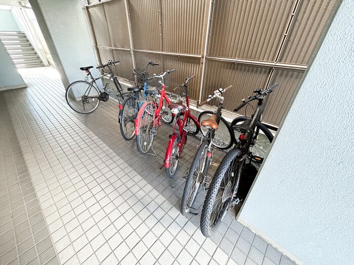 物件外観写真3　(駐輪場)
