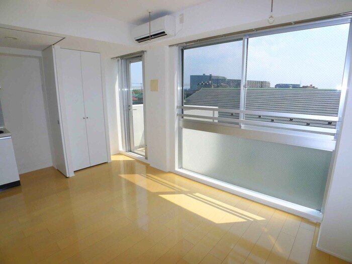 物件内観写真8　(室内からの展望)