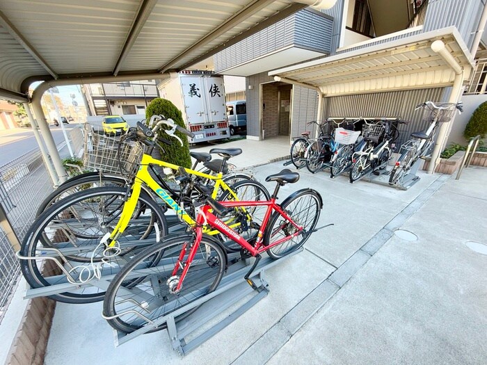 物件外観写真5　(駐輪場)
