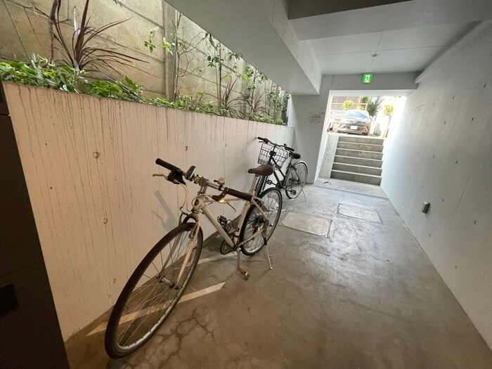 物件外観写真5　(駐輪場)