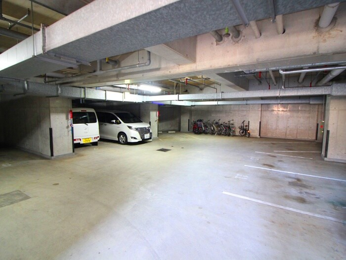 物件外観写真2　(駐車場)