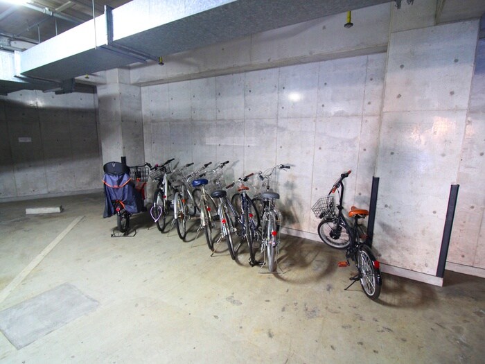 物件外観写真3　(駐輪場)