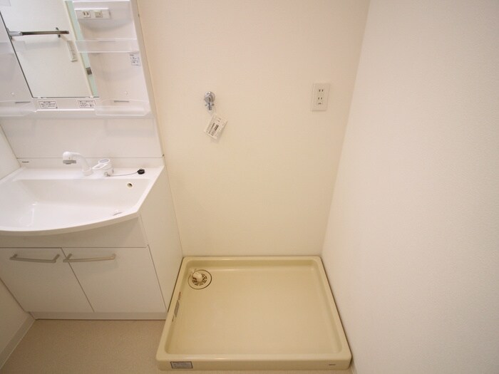 物件内観写真14　(洗濯機置場)