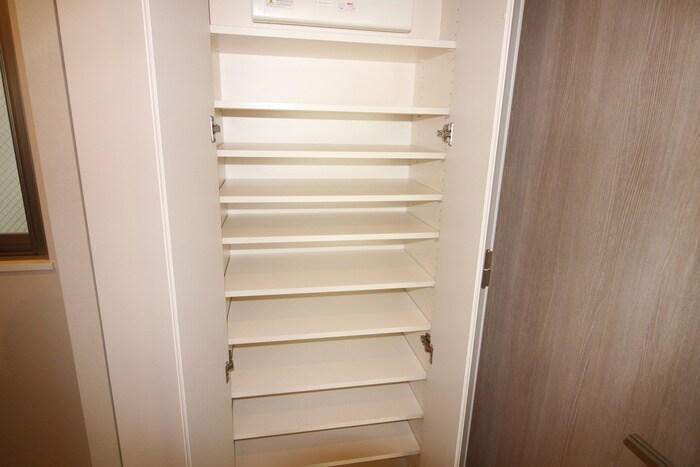 物件内観写真8　(靴箱)