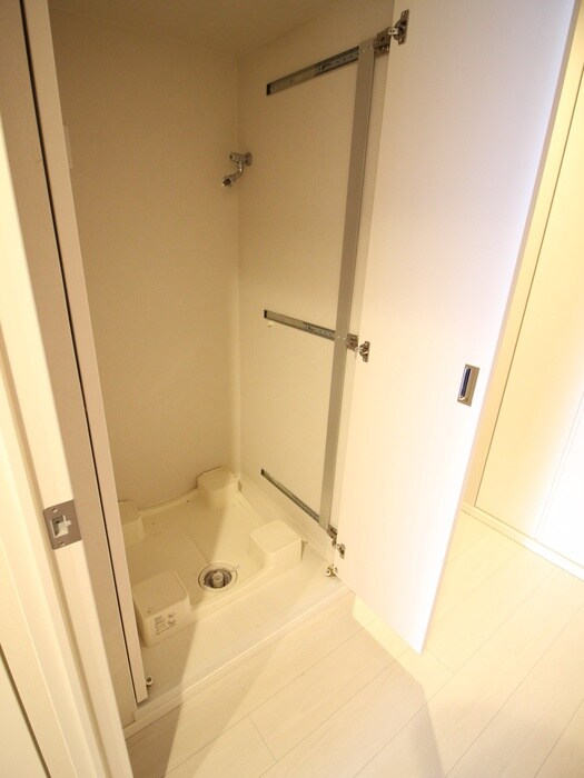 物件内観写真12　(洗濯機置場)