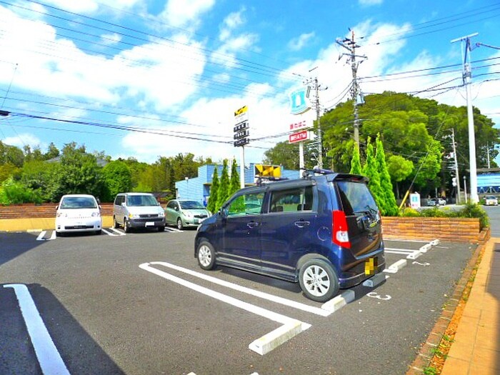 物件外観写真5　(駐車場)