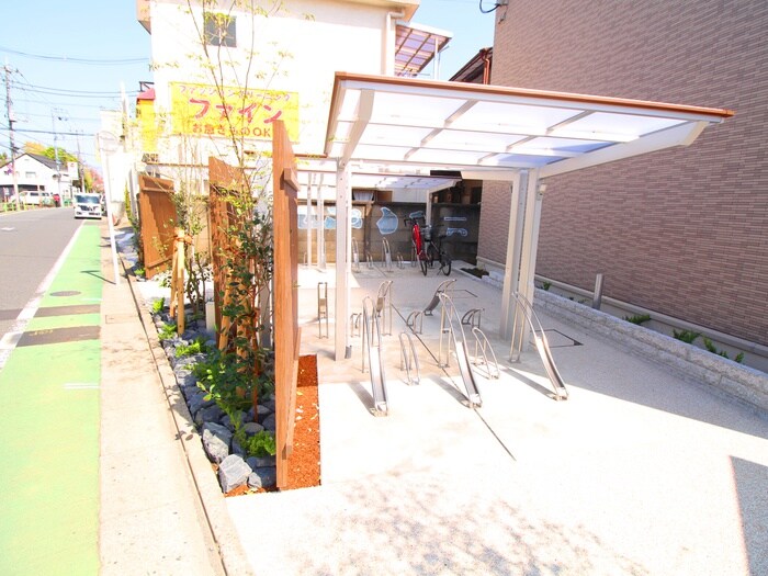 物件外観写真3　(駐輪場)