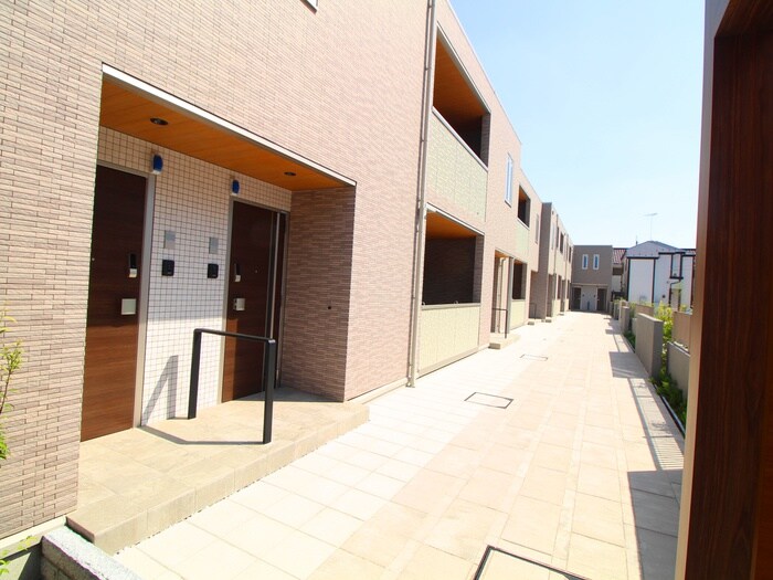 物件外観写真5　(エントランス部分)