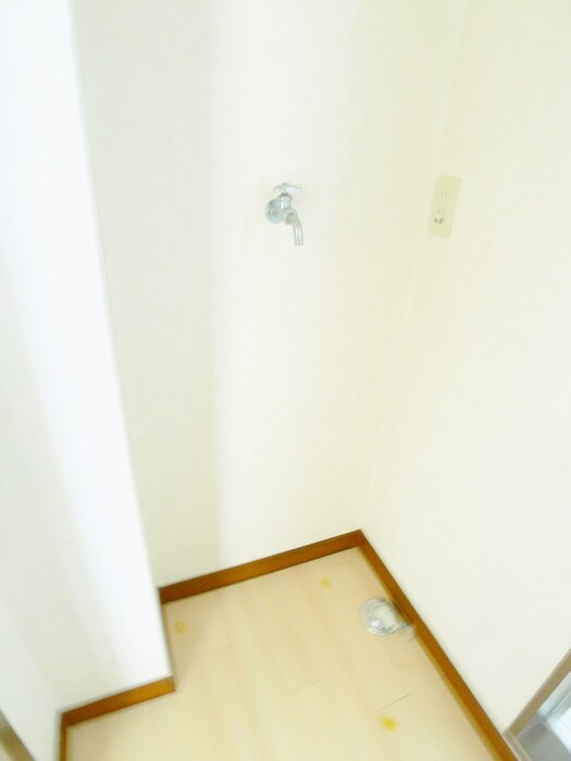 物件内観写真16　(洗濯機置場)