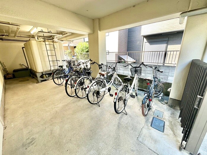 物件外観写真3　(駐輪場)