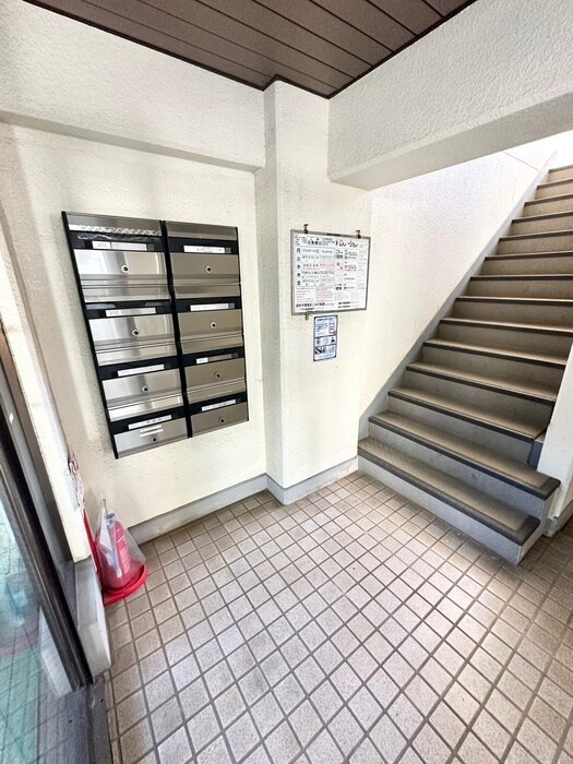 物件外観写真5　(エントランス部分)